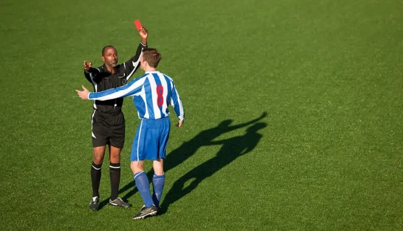 Tìm hiểu về yếu tố quyết định kèo thẻ phạt