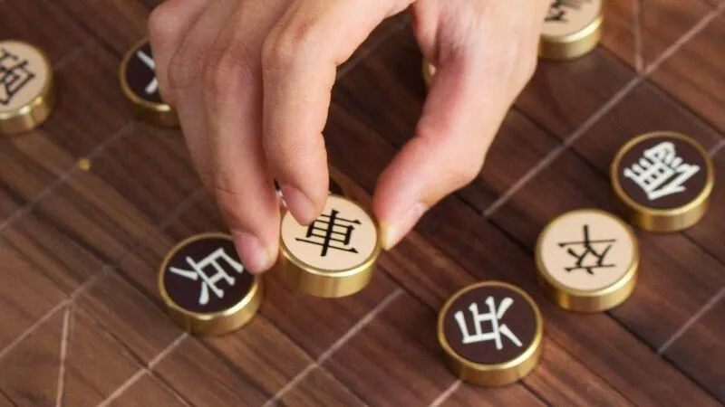 Người chơi hãy cẩn thận, hy sinh quân nhỏ để mở các quân lớn